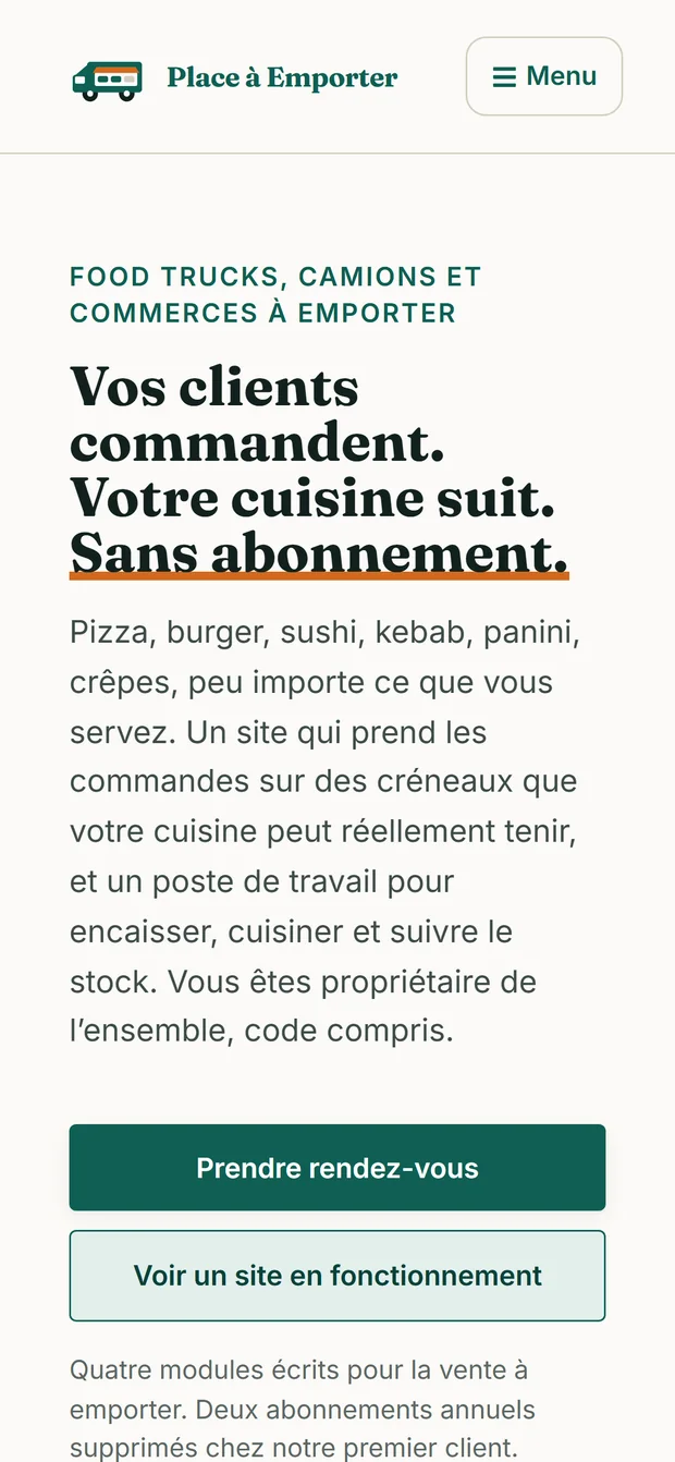 Place à Emporter affiché sur un téléphone : prise de commande en ligne pour food trucks, sans abonnement